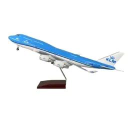 model-samolotu-linii-klm-boeing-747-400-led-1-150-realistyczny-z-podstawka