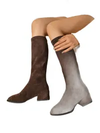 damskie-brazowe-botki-zamszowe-z-obcasami-slupkami-za-kostke-395-1la