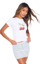 prettylittlething-t-shirt-damski-bialy-32-m6d