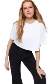 trendyol-bialy-t-shirt-damski-krotki-luzny-klasyczny-34-5aa