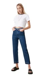 trendyol-bialy-krotki-t-shirt-damski-z-lamowka-na-dekolcie-40-5ba