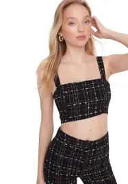 trendyol-czarny-krotki-top-w-krate-z-kwadratowym-dekoltem-36-jqa