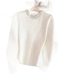 bialy-t-shirt-damski-z-ozdobnymi-cekinami-przy-dekolcie-xl-1la