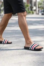 adidas-klasyczne-czarne-klapki-z-czerwono-bialym-paskiem-42-i2a