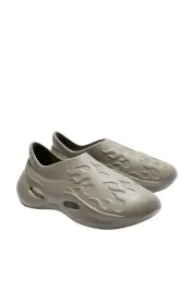 boohooman-bezowe-klapki-meskie-z-plomiennym-wzorem-42-z3a