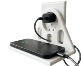 polka-na-gniazdko-elektryczne-uchwyt-telefon-biala