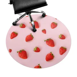 podkladka-okragla-podlogowa-pod-fotel-krzeslo-truskawki-na-pastelowym-tle