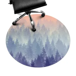 mata-podlogowa-pod-fotel-z-wzorem-geometrycznym-mglista-panorama-lasu