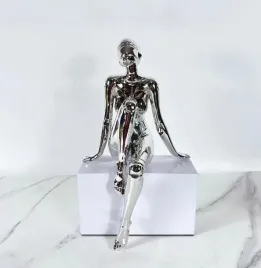 duza-statuetka-genoid-cyberpunk-autorstwa-hajime-sorayama