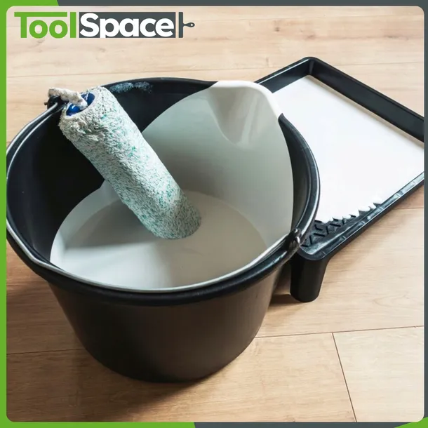 wiadro-budowlane-12l-z-dziobkiem-mocne-metalowy-uchwyt-ksztalt-okragle-material-plastikowe