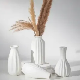 wazony-ceramiczne-biale-prazkowane-dekoracyjne-zestaw-4-sztuk