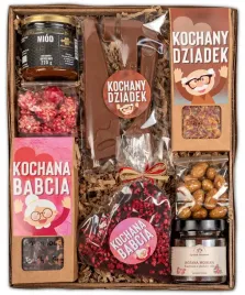 prezent-na-dzien-babci-i-dziadka-zestaw-slodyczy-kosz-prezentowy-herbaty
