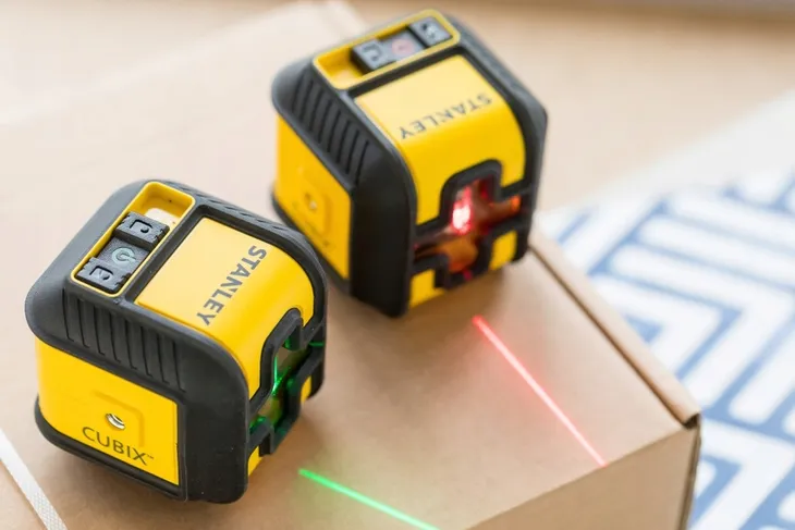 laser-krzyzowy-cubix-czerwony-wysokosc-produktu-6-cm