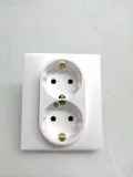 gniazdo-elektryczne-scienne-legrand-biale-stan-powystawowy