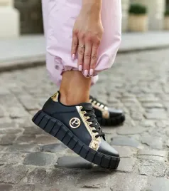 czarno-zlote-sneakersy-na-masywnej-podeszwie-bionda