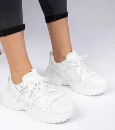 biale-sneakersy-stylowe-na-masywnej-podeszwie-lukaro