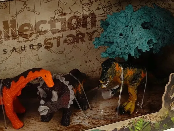 dinozaur-triceratops-material-inny