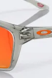 okulary-oakley-sylas-prizm-ruby-prizm-ruby-grey-in-model-sylas