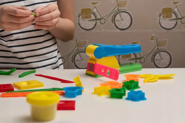 masa-plastyczna-material-karton-plastik