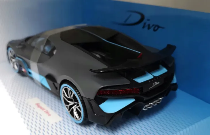 bugatti-divo-flat-dark-grey-1-18-bburago-bburago-marka-bburago