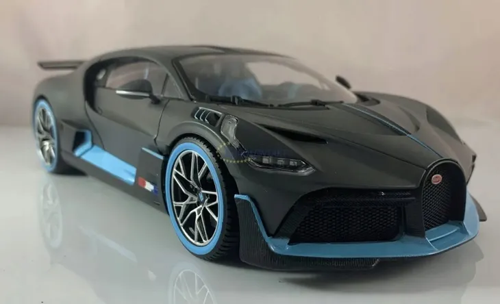 bugatti-divo-flat-dark-grey-1-18-bburago-bburago-baterie-nie