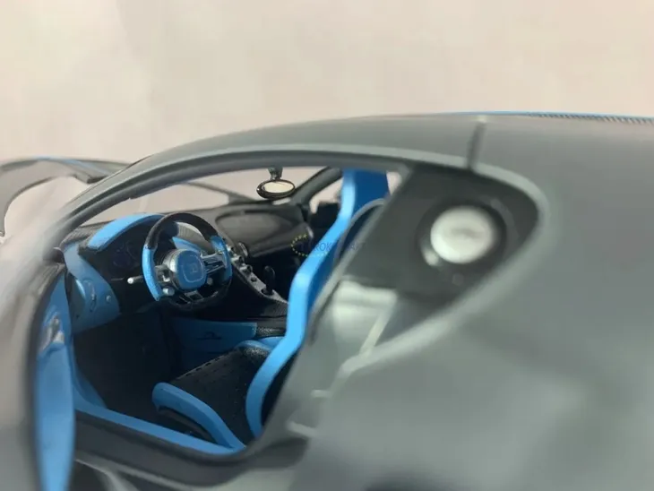 bugatti-divo-flat-dark-grey-1-18-bburago-bburago-szerokosc-produktu-10-cm