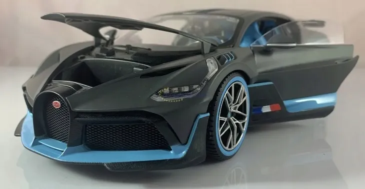 bugatti-divo-flat-dark-grey-1-18-bburago-bburago-kod-producenta-auto-model-na-samochod-z-1-autko-hot