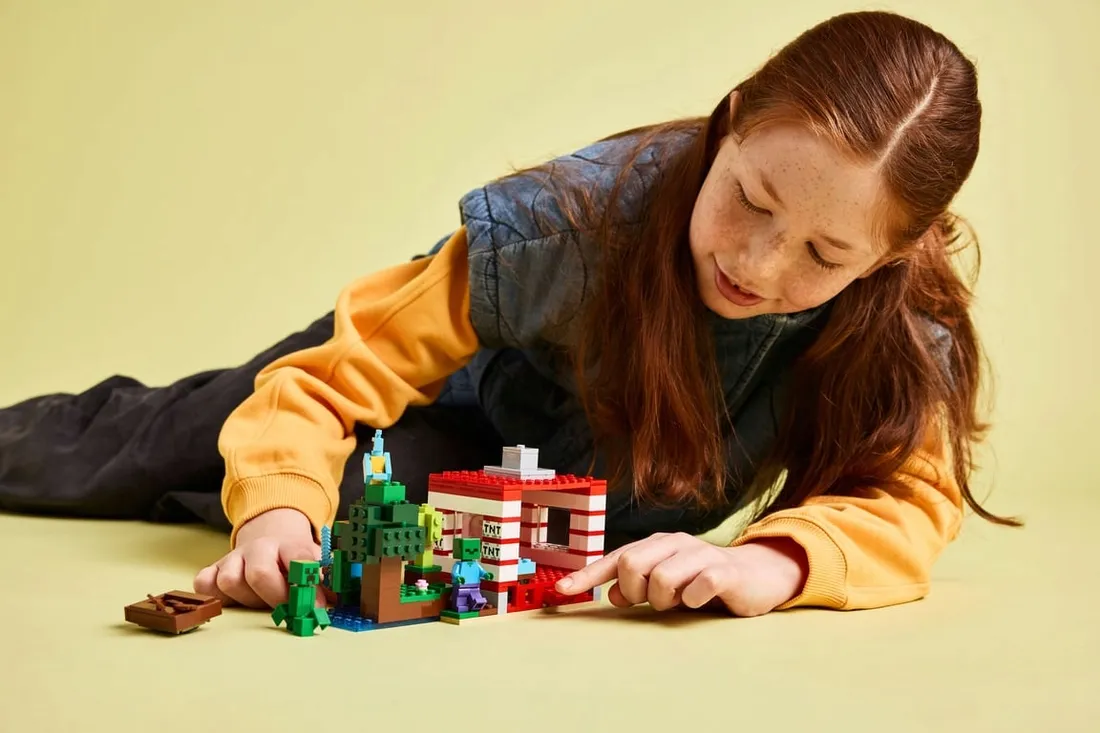 lego-minecraft-dom-tnt-w-dzungli