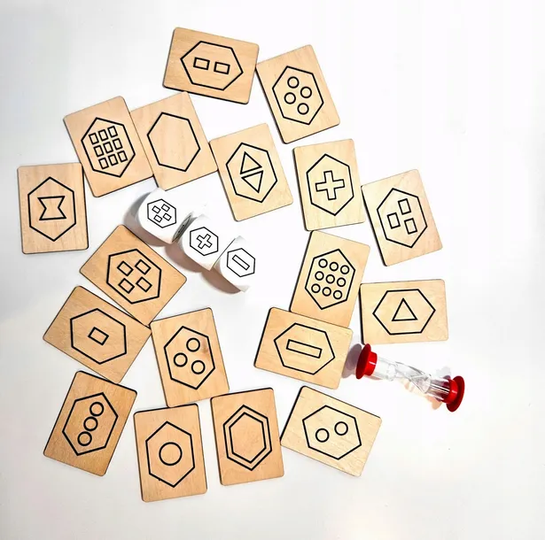 kostki-z-piktogramami-silver-alex-minimalna-liczba-graczy-1
