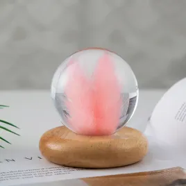 lampka-nocna-rozowa-trawa-7-cm-szklana-kula-drewniana-podstawa