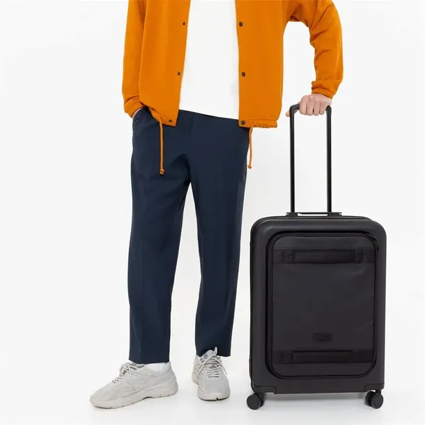 case-m-marka-eastpak-kod-producenta-ek0a5bbz80w