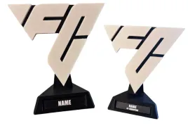 statuetka-puchar-ea-sports-fc-trophy-27cm-personalizowana-etykieta