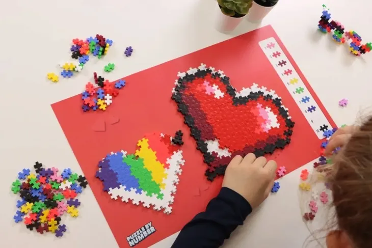 klocki-plus-plus-puzzle-by-numbers-serce-250el