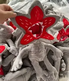 pluszak-inspirowany-demogorgon-stranger-things-maskotka-zabawka-fani