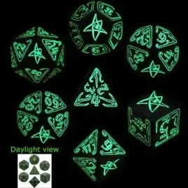 komplet-kosci-zew-cthulhu-czarno-fosforyzujacy-q-workshop