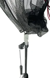 uchwyt-na-miotle-v2-print-in-place-standardowy-22-25-mm-czarny