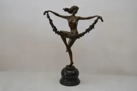tancerka-z-wiencem-kwiaty-figura-z-brazu-rzezba