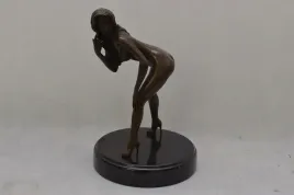rzezba-z-brazu-kobieta-akt-modelka-prezent-figura