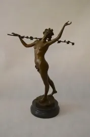 kobieta-z-winoroslom-z-brazu-mitologia-rzymska