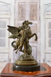 perseusz-i-meduza-kon-pegaz-figura-z-brazu-rzezba