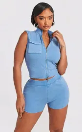 niebieski-prazkowany-zapinany-top-prettylittlething-46