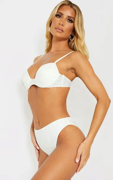 bialy-dol-od-bikini-prettylittlething-s-wzor-dominujacy-bez-wzoru