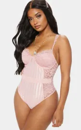 rozowe-koronkowe-body-prettylittlething-m