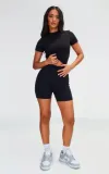 czarna-bluzka-modelujaca-prettylittlething-s