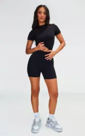 czarna-bluzka-modelujaca-prettylittlething-s