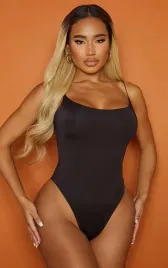 czarne-body-z-ramiaczkami-spaghetti-prettylittlething-s