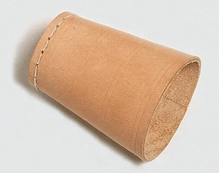 skorzany-kubek-do-gry-w-kosci-piatnik-waga-z-opakowaniem-0-046-kg