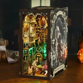 miniaturowy-domek-book-nook-karty-tarota