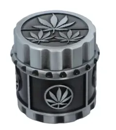 srebrny-mlynek-do-tytoniu-metalowy-grinder-crusher-z-listkami-marihuany