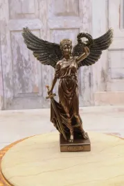 uskrzydlona-nike-z-samotraki-mitologia-grecka-figurka-35cm
